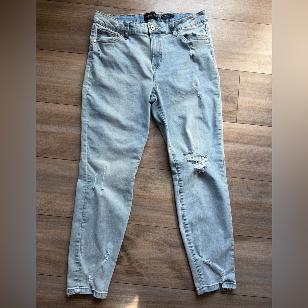 Light Blue Distressed Jeans size 13/31
